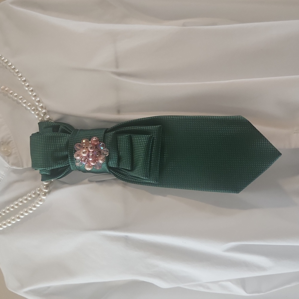 Necktie Necklace - Picture 6 of 6
